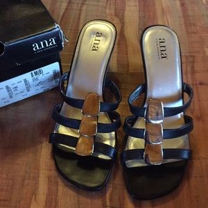 Black sandals⭐️3/$20⭐️